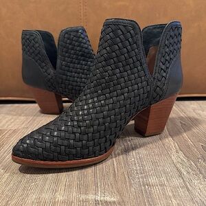FRYE Reed Cut Out Woven Heeled Booties In Black Leather Size 8.5